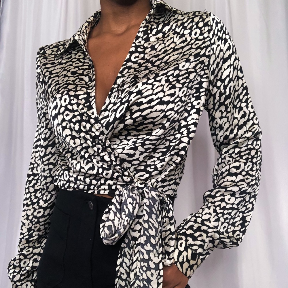 Cropped Leopard Tie Front Top